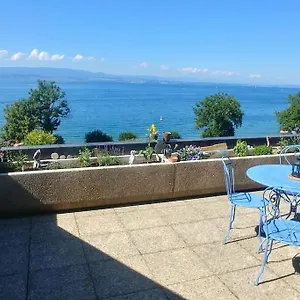 Apartment Lakefront. Pieds Dans L'eau. View And Direct Access To The Lake. Anthy-sur-Leman